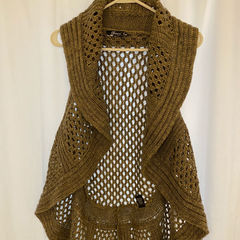 Great with white T-shirt &  denim pants.SOLD